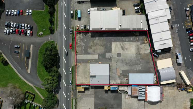 30-32 Henderson Valley Road Henderson_1