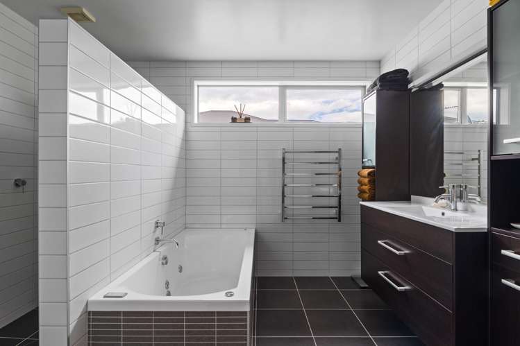 1 Charteris Rise Riverdale_15