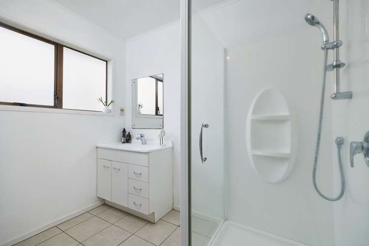 2/18 Willcott Street Mount Albert_12