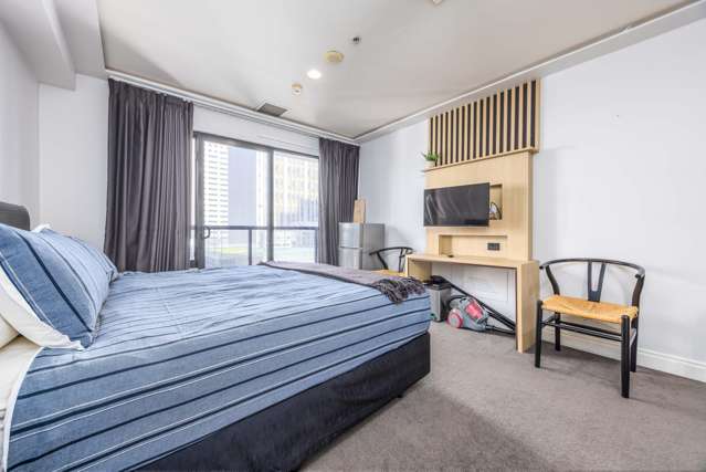 Central Studio with Five-Star Convenience