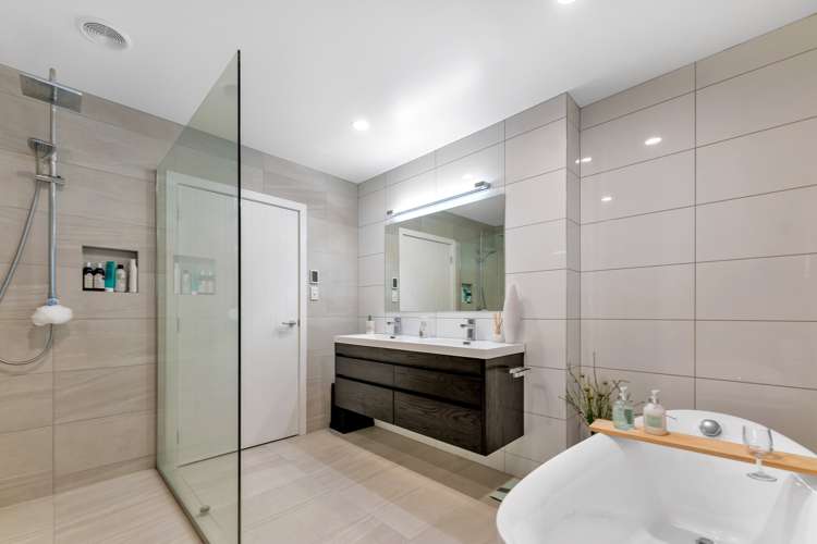 6 Paisley Street Mellons Bay_15