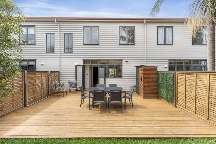 74/1 Ambrico Place New Lynn_11