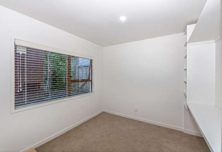 2/1 Marina Road Torbay_9