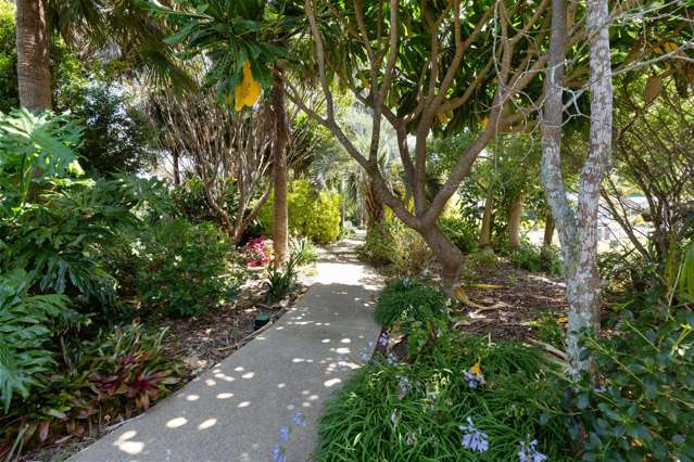 8 & 10 Edgewater Place Matapouri_4