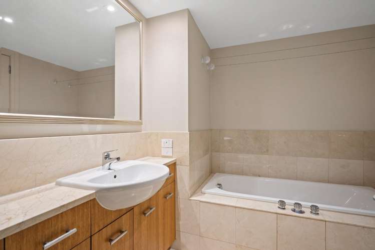 2504/1 Courthouse Lane Auckland Central_11