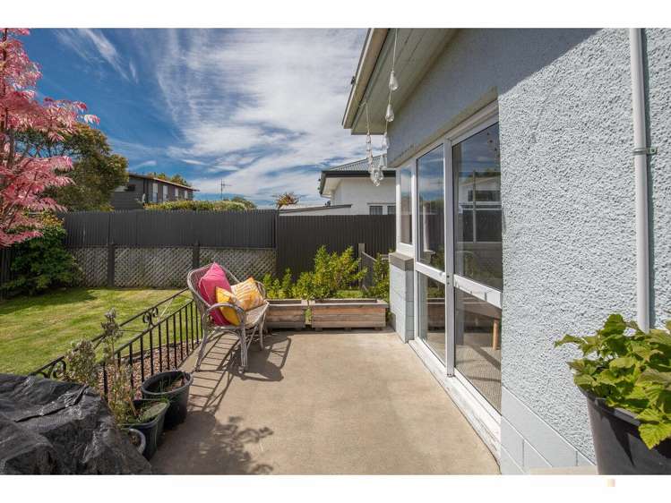 19 Raymond Street West End_22