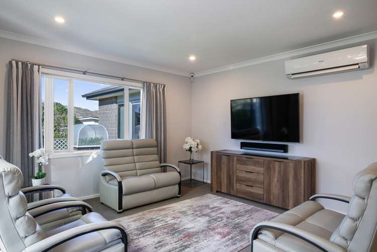 11 Paparoa Crescent Aotea_5