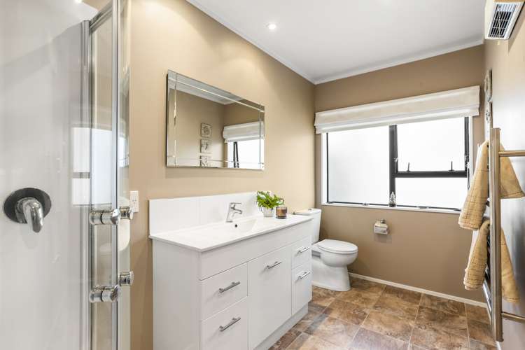 1/6 Marbeth Court Botany Downs_12