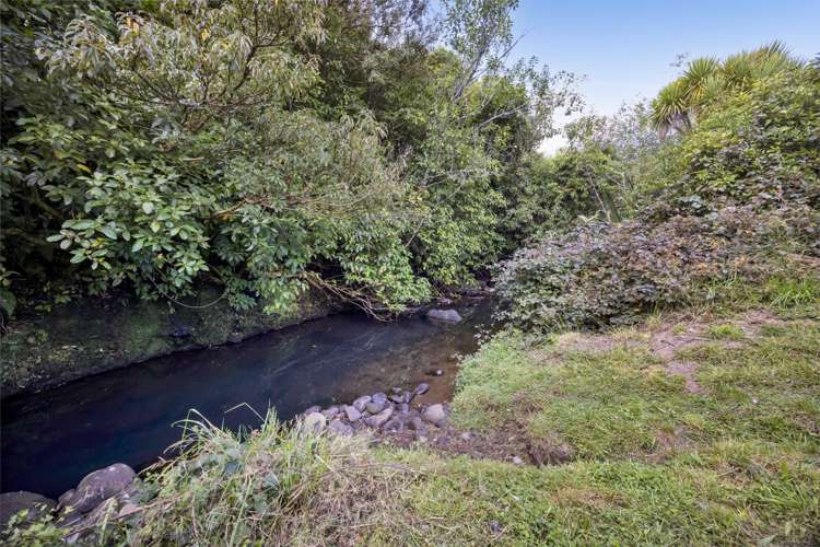 602 Pembroke Road West Stratford_27