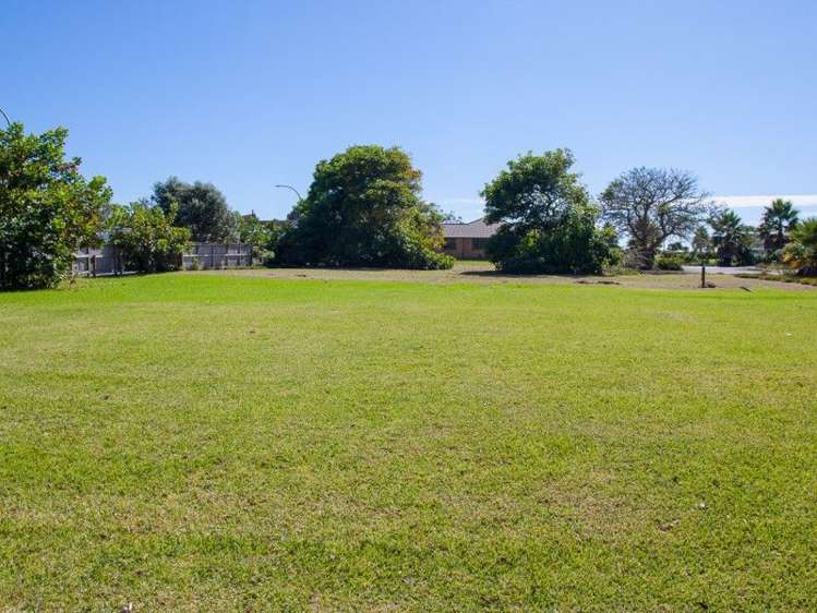 8 Flame Tree Lane Taipa_14