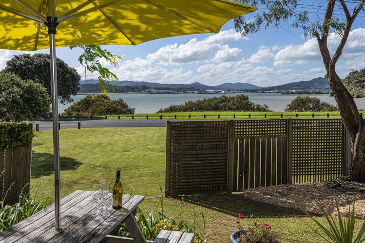 300 Beach Road Onerahi_0