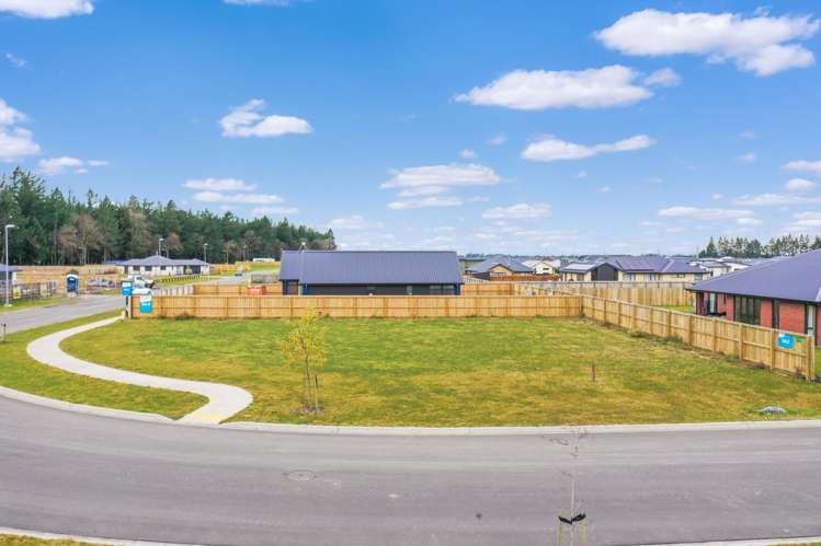 35 Memorial Crescent_1