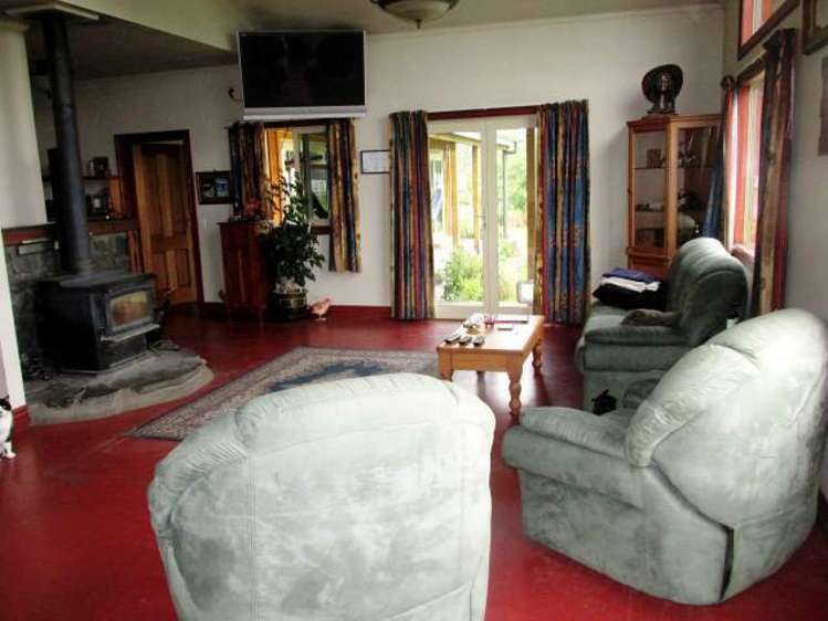 5 Racecourse Road Reefton_14