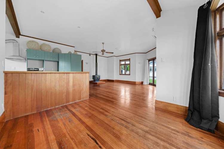 65 Beach Road Pahurehure_10