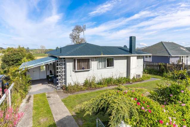 Charming Bungalow On Russell