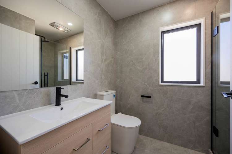 3/621 Glenfield Road Totara Vale_10