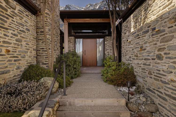 31 Hackett Road Jacks Point_2