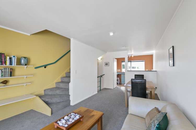 6/20 Thompson Street Mount Cook_2