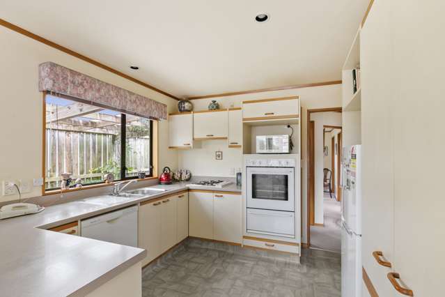 8 Scorian Close Karori_3