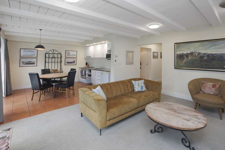 85e Beach Road Akaroa_10