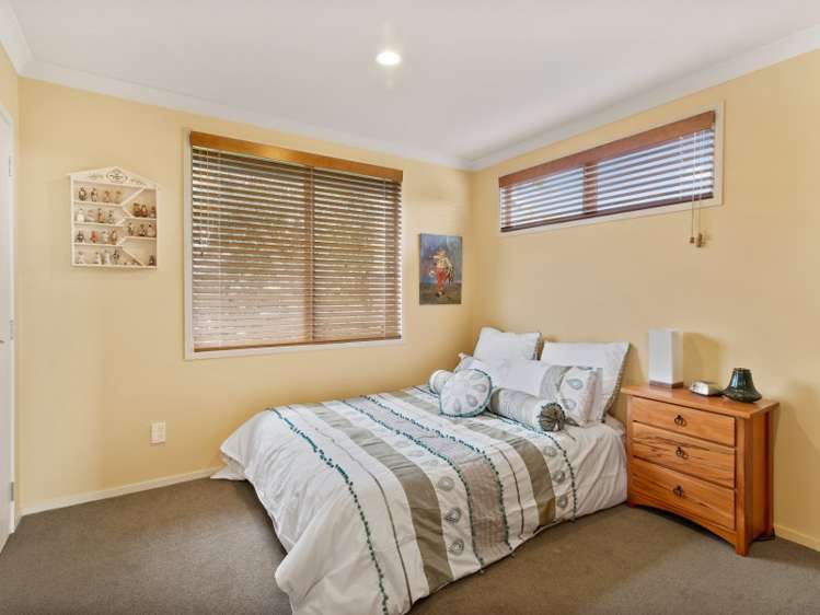 7 Hayward Rise Owhata_17