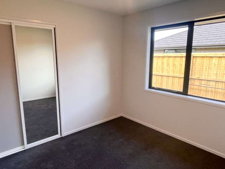 185 Faringdon Boulevard Rolleston_11