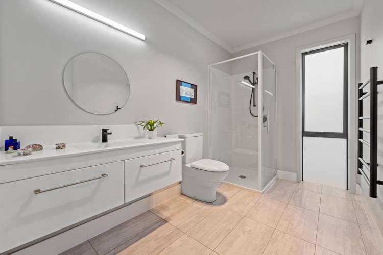 15 Noumea Drive Rangatira Park_16