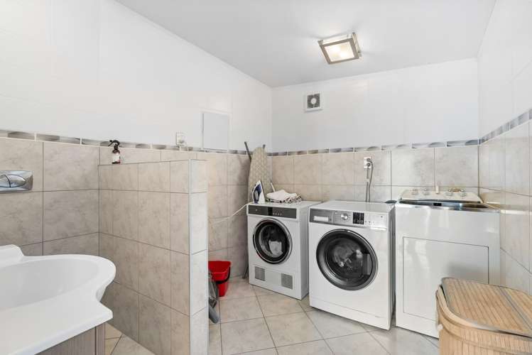 14 Dundas Road Riverside_44