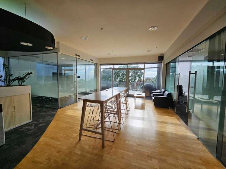 Front/87 Hurstmere Road Takapuna_6