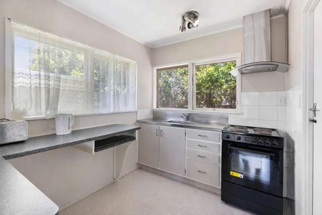 2/16 Kapiti Place Sunnynook_1