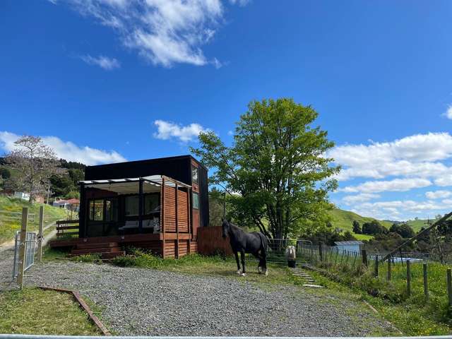 Tiny house Includes Power and Wifi