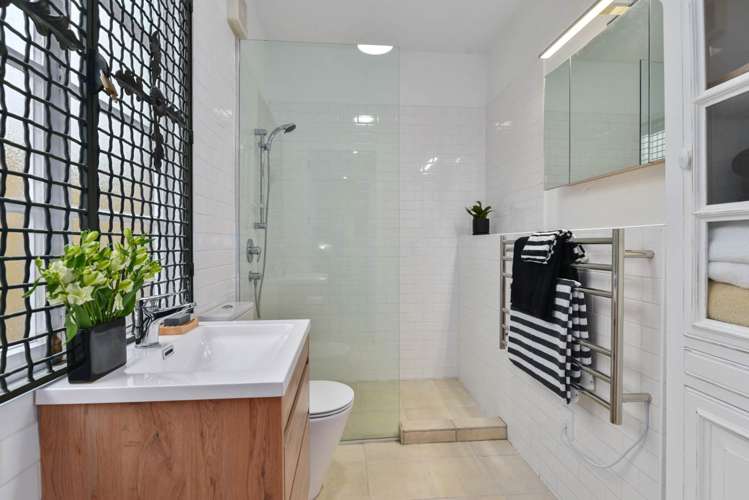 2/25a Lake Road Devonport_30