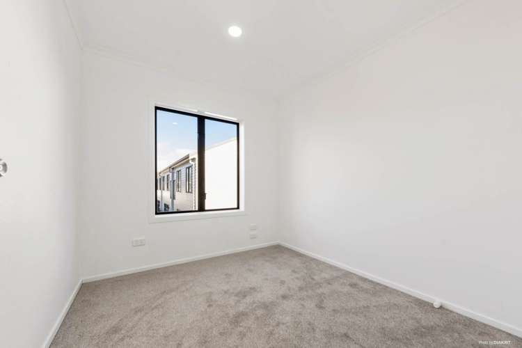 68/1 Ambrico Place New Lynn_8