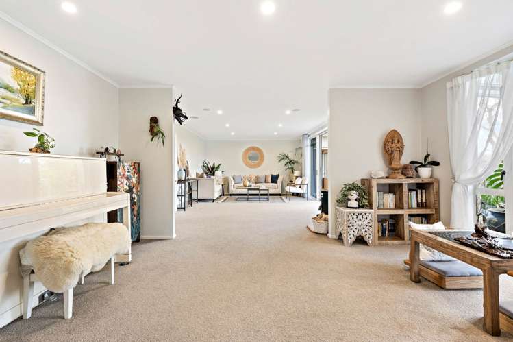 22 Windfall Grove Greenhithe_7