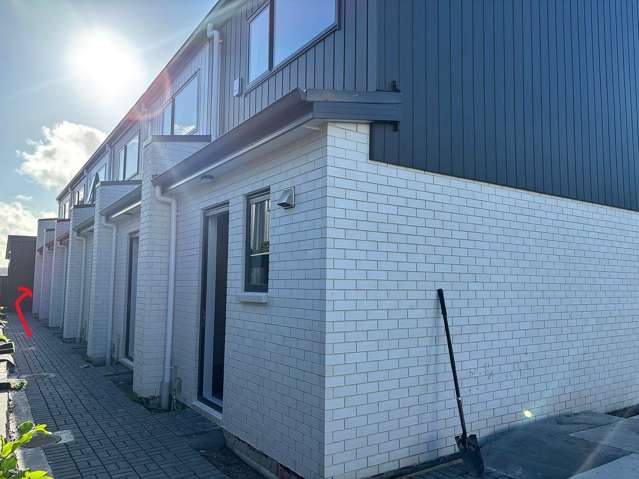 Sunny, Secure & Spacious - 1 Bedroom Townhouse