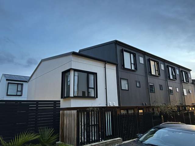 Modern Comfort in the Heart of Henderson