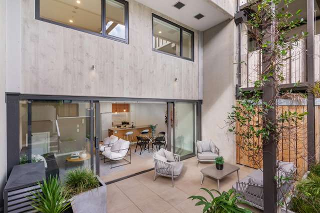 Urban Chic - Move in Now