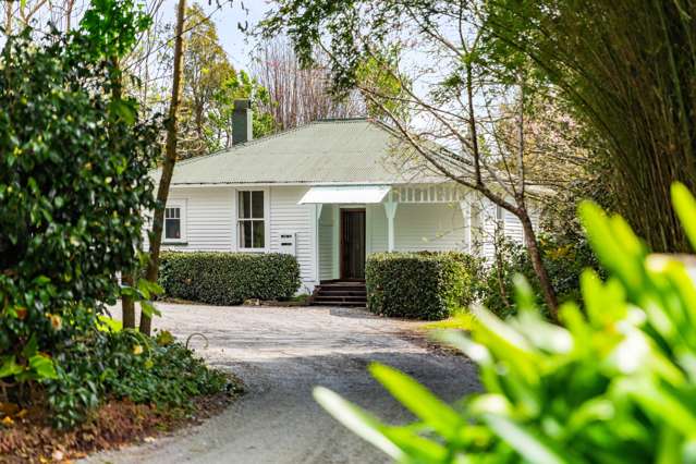 Charming Cottage on Expansive Grounds