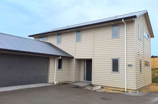 4 BEDROOM - 3 BATHROOM - GARAGE