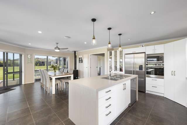 250 Hughes Line West Taratahi_3