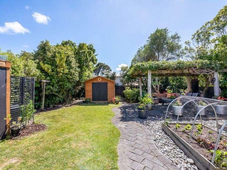 14 Bristol Square Central Hutt_10