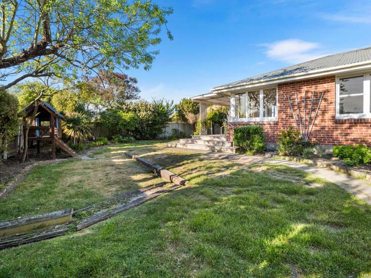 6 Robin Street Burwood_18