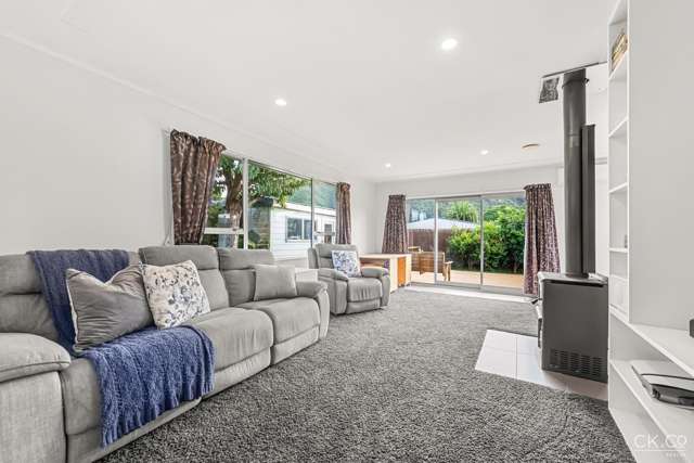 28 Omaha Grove Totara Park_3