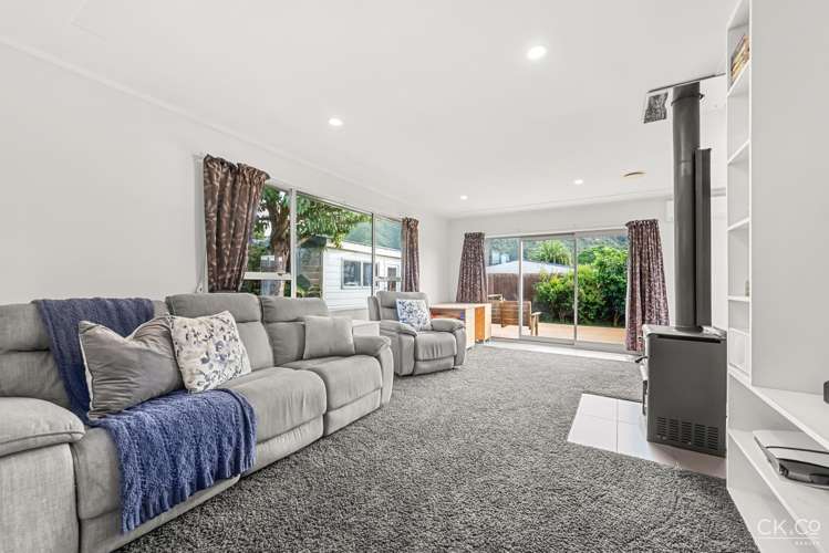 28 Omaha Grove Totara Park_3