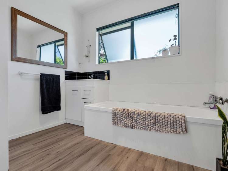 14 Bronte Place Owhata_14