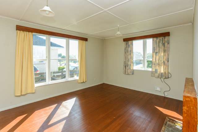 7 Plowman Crescent Onekawa_3