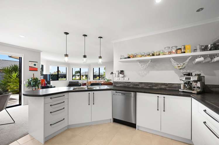35 Stoneleigh Drive Chartwell_9