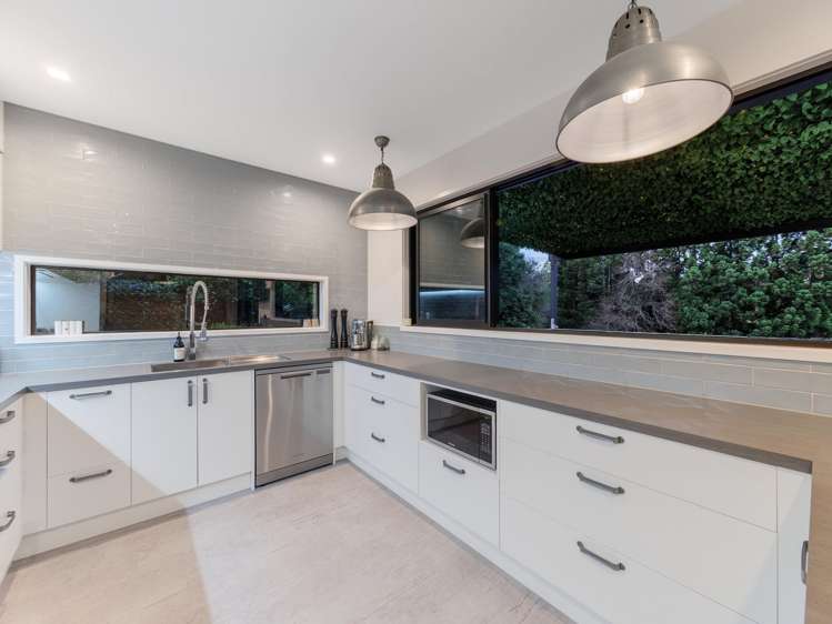 6 Saville Place Pyes Pa_21