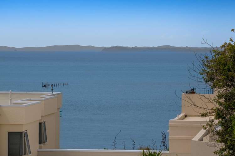 1031 Whangaparaoa Road Matakatia_2