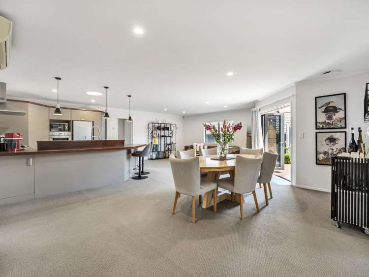 8 Farleigh Close Huntington_3